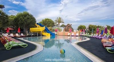 ریکسوس پرمیوم بلک