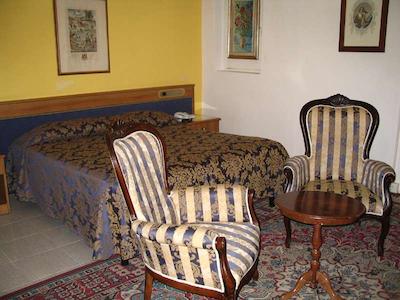 اچ اچ بی هتل