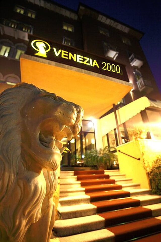 ونزیا 2000