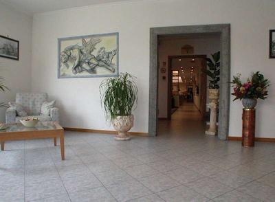 گلدن تولیپ رم ایرپورت