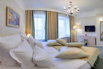 گلدن تراینگل هتل