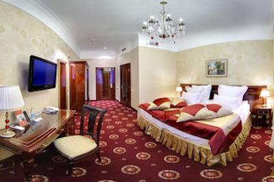 گلدن تراینگل هتل