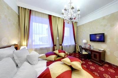 گلدن تراینگل هتل