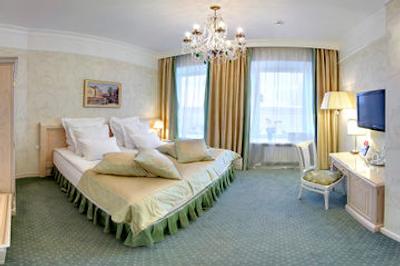 گلدن تراینگل هتل