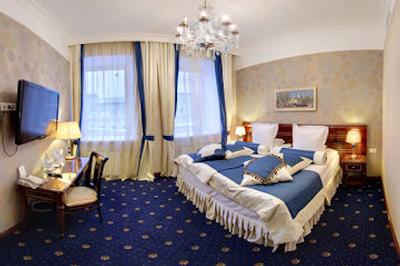 گلدن تراینگل هتل