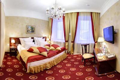 گلدن تراینگل هتل