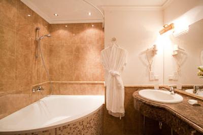 گلدن تراینگل هتل