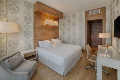 ان ‌اچ کالکشن میلانو پرزیدنت