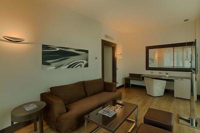 ان ‌اچ کالکشن میلانو پرزیدنت