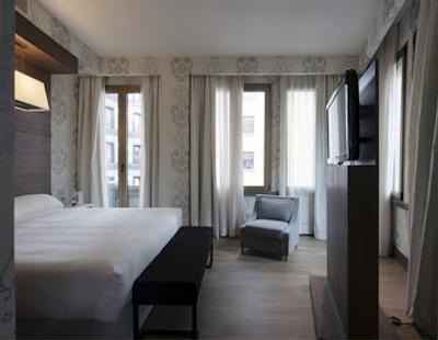 ان ‌اچ کالکشن میلانو پرزیدنت