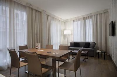 ان ‌اچ کالکشن میلانو پرزیدنت