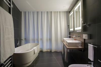 ان ‌اچ کالکشن میلانو پرزیدنت