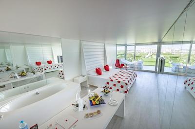 رویال آدم اند هوا