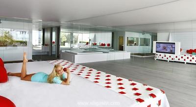 رویال آدم اند هوا