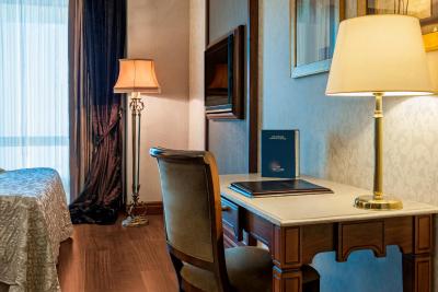 الیت ورلد وان هتل