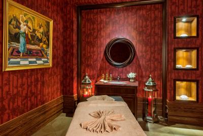 الیت ورلد وان هتل