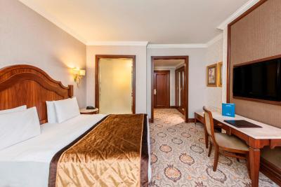 الیت ورلد وان هتل