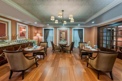 الیت ورلد وان هتل