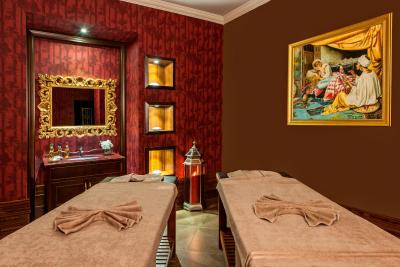 الیت ورلد وان هتل