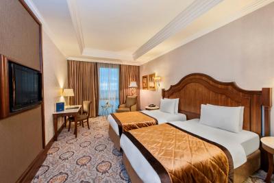 الیت ورلد وان هتل