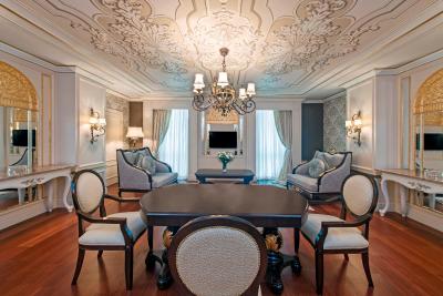 الیت ورلد وان هتل