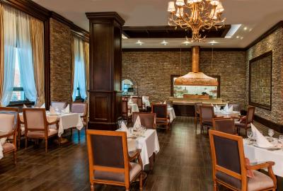 الیت ورلد وان هتل