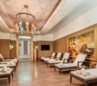 الیت ورلد وان هتل