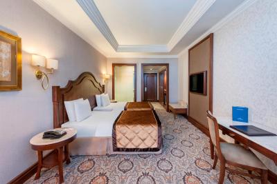 الیت ورلد وان هتل