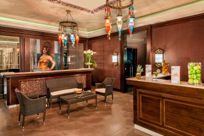 الیت ورلد وان هتل