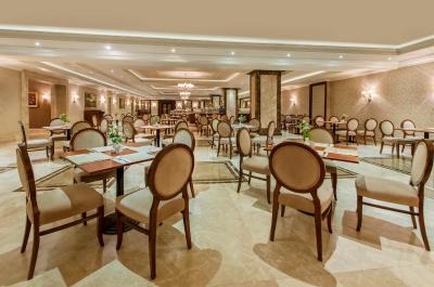 الیت ورلد وان هتل