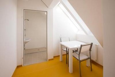 ای اند تی هالیدی هاستل وین