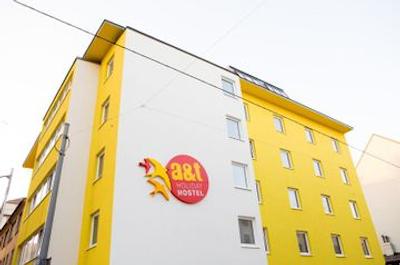 ای اند تی هالیدی هاستل وین