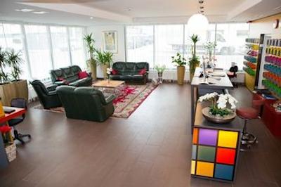 ای اند تی هالیدی هاستل وین