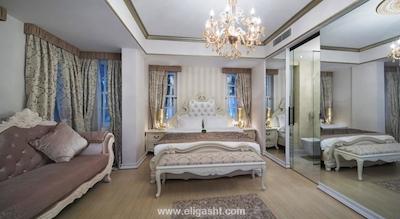 الگانس ایست هتل