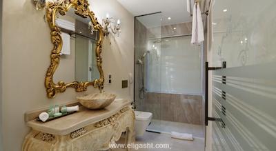 الگانس ایست هتل