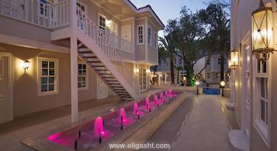 الگانس ایست هتل