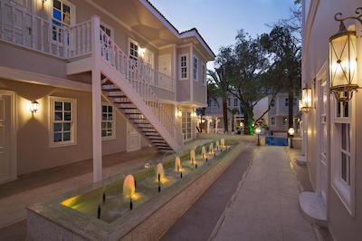 الگانس ایست هتل