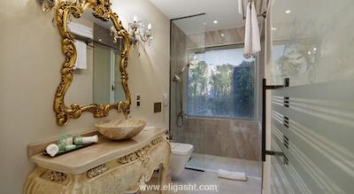 الگانس ایست هتل