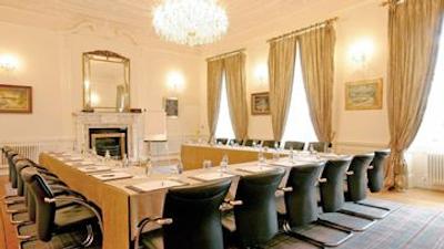 الگانس ایست هتل