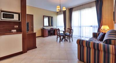 اتاهتل کنتسا جولاندا