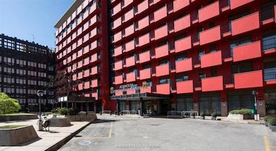 اتاهتل کنتسا جولاندا