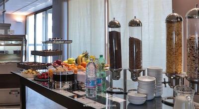 اتاهتل کنتسا جولاندا