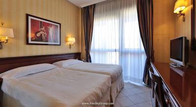 اتاهتل کنتسا جولاندا