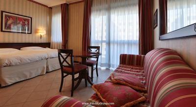 اتاهتل کنتسا جولاندا