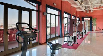 اتاهتل کنتسا جولاندا