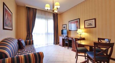 اتاهتل کنتسا جولاندا