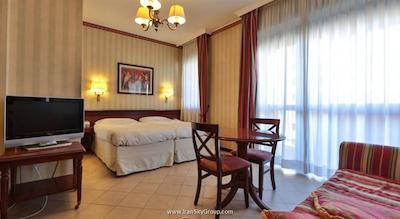 اتاهتل کنتسا جولاندا