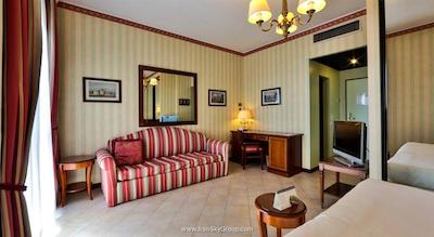 اتاهتل کنتسا جولاندا