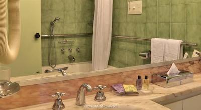 اتاهتل کنتسا جولاندا