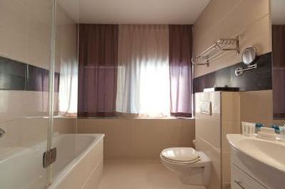 ایکس او هتل بلو اسکوئر